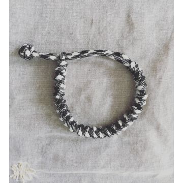 Bracelet tressé noir et blanc